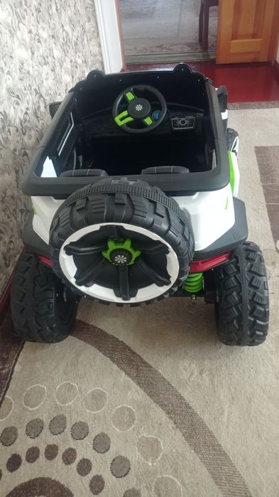 Продаётся детская машина,,Джип,,