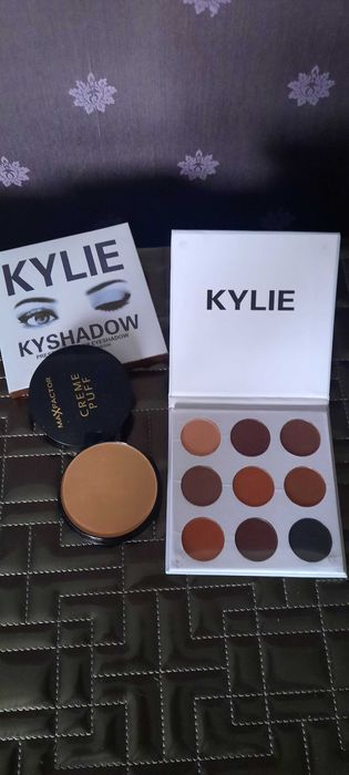 Тени для глаз и пудра