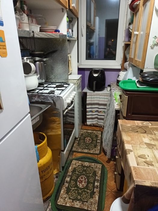 Vând apartament 2 camere etaj 3/4 ,Murfatlar. Preṭ negociabil, mobilat