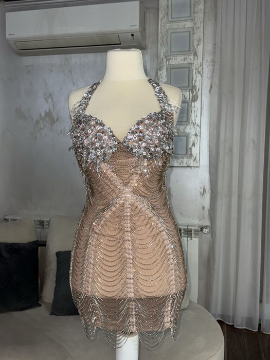 Луксозна дизайнерска рокля с кристали