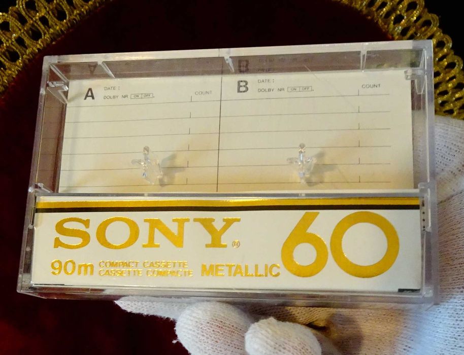Sony Metallic аудиокасета с Елтън Джон.