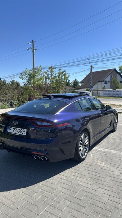 se vinde Kia Stinger GT Line AWD