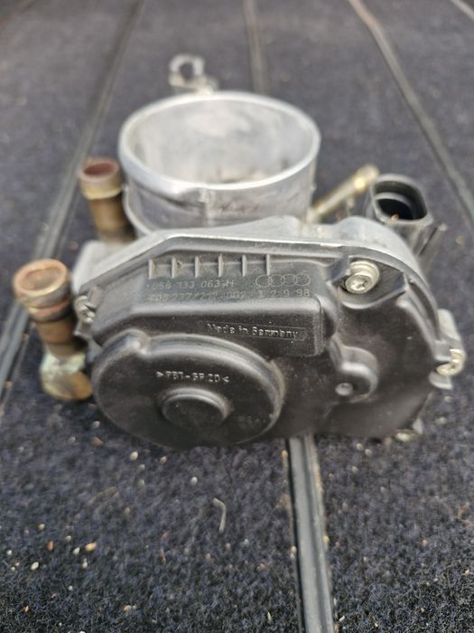 Дроселова клапа за Ауди 1.8 125к.с.