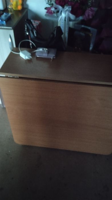 Отдам стол бесплатно, подарок на новый год.