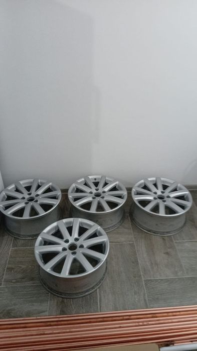 Vând set jante wolksvagen pe 17 vopsite recent