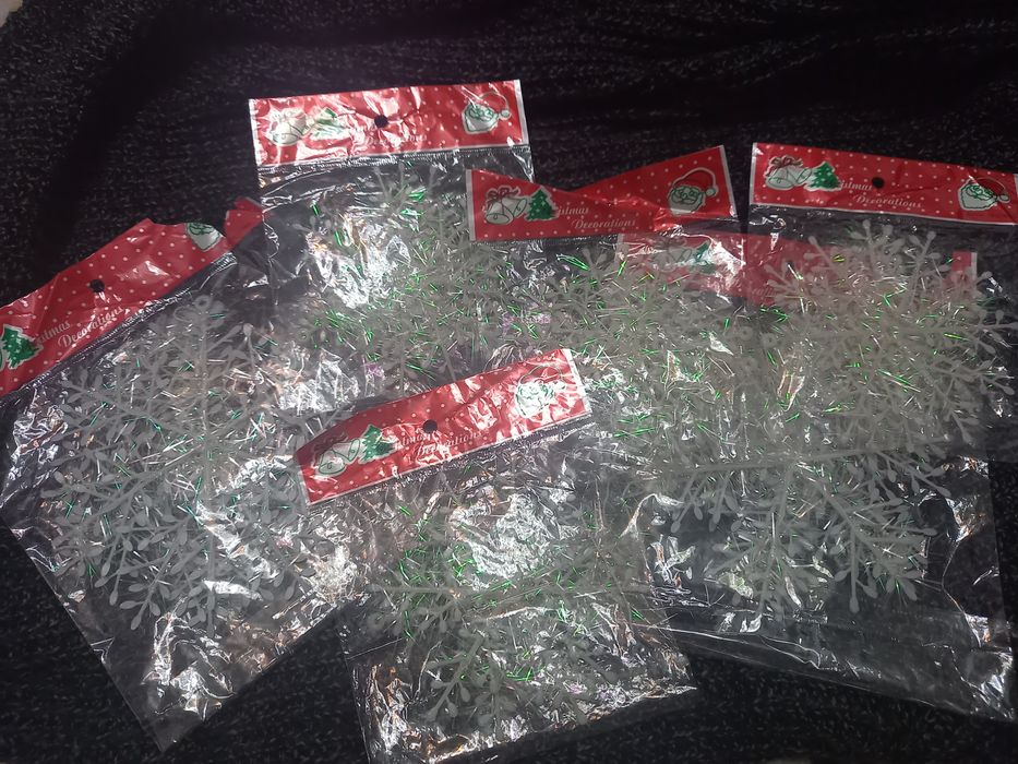 Новогодние украшения снежинки