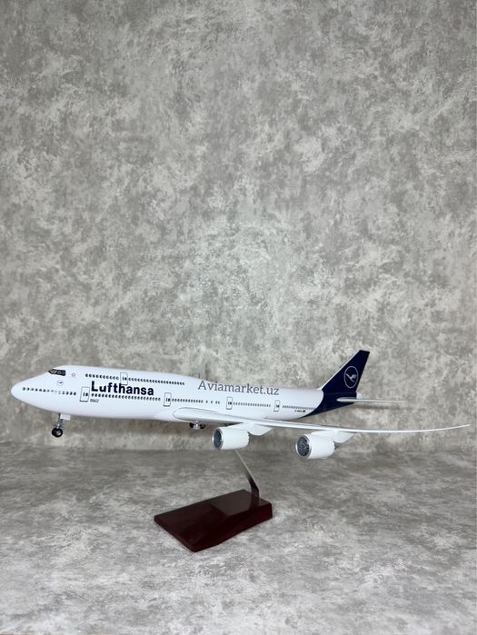 Самолет офиссный сувенир (BOEING-747-LUFTHANSA) с Led подсветкой