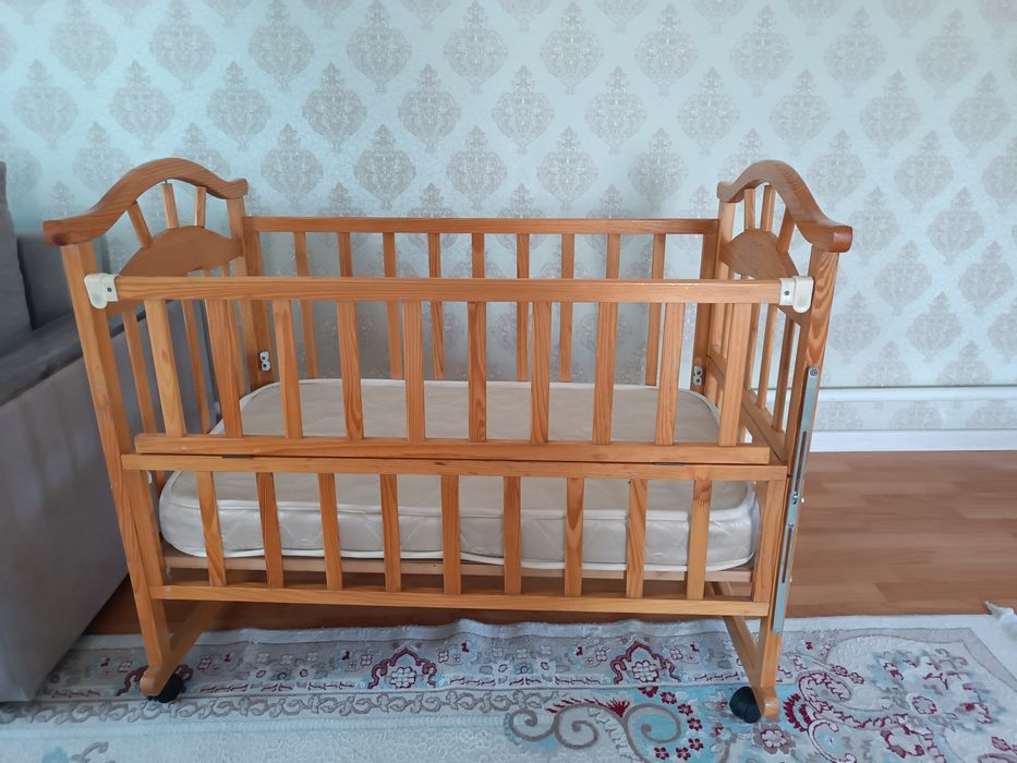 Манеж детский с матрасом.