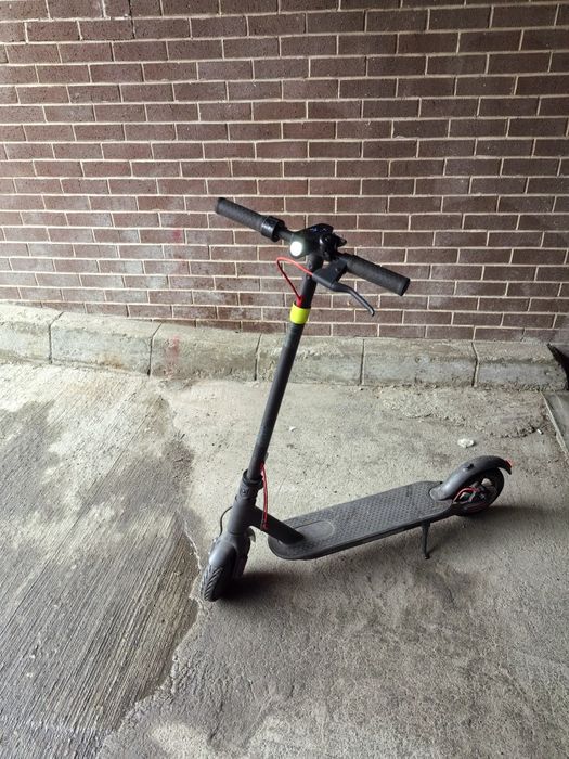 Vând trotineta xiaomi pro