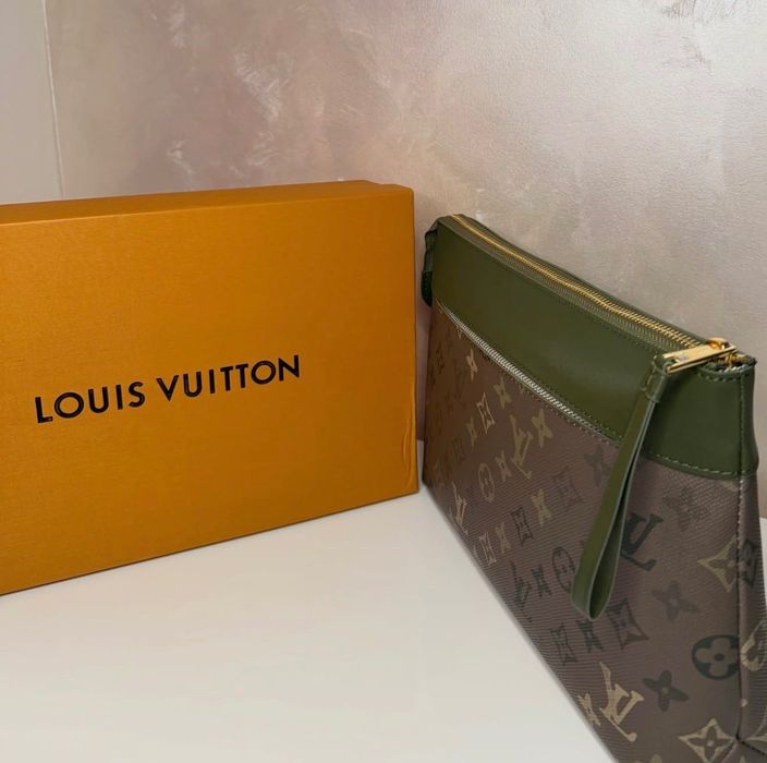 Клъч Louis Vuitton Voyage Souple