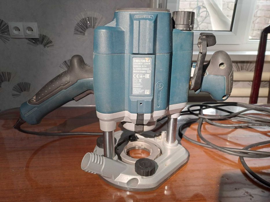 Фрезер  BOSCH Professional GOF 1250 CE HEVY DUTY