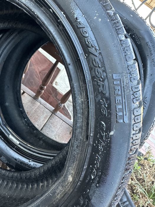 Пара зимних шин марки Pirelli . 195/55/16