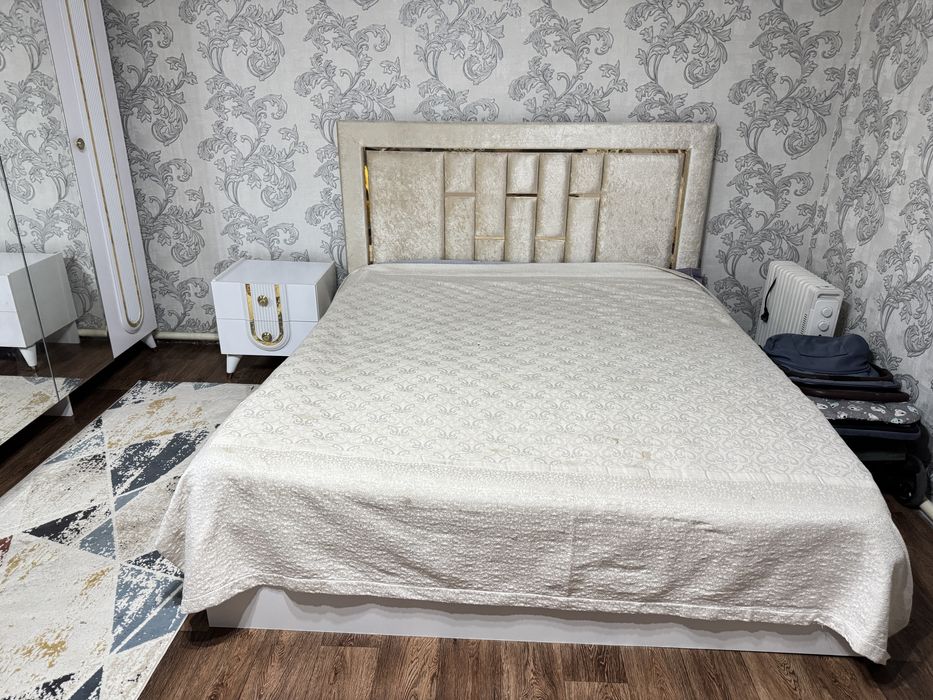 Спальный екы тумбасымен