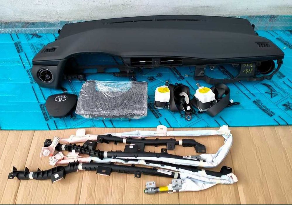 Арматурно табло колани airbag Toyota Auris II 2 original