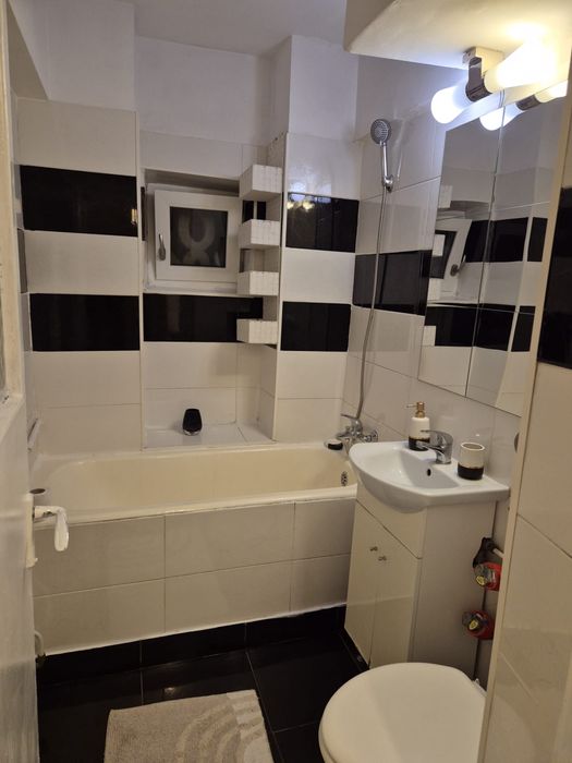 Inchiriez apartament 3 camere central