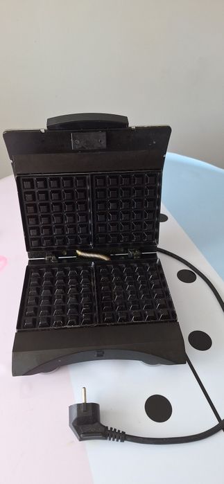 Вафельница BRAYER BR2300
