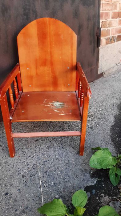 Детское кресло (деревянное)