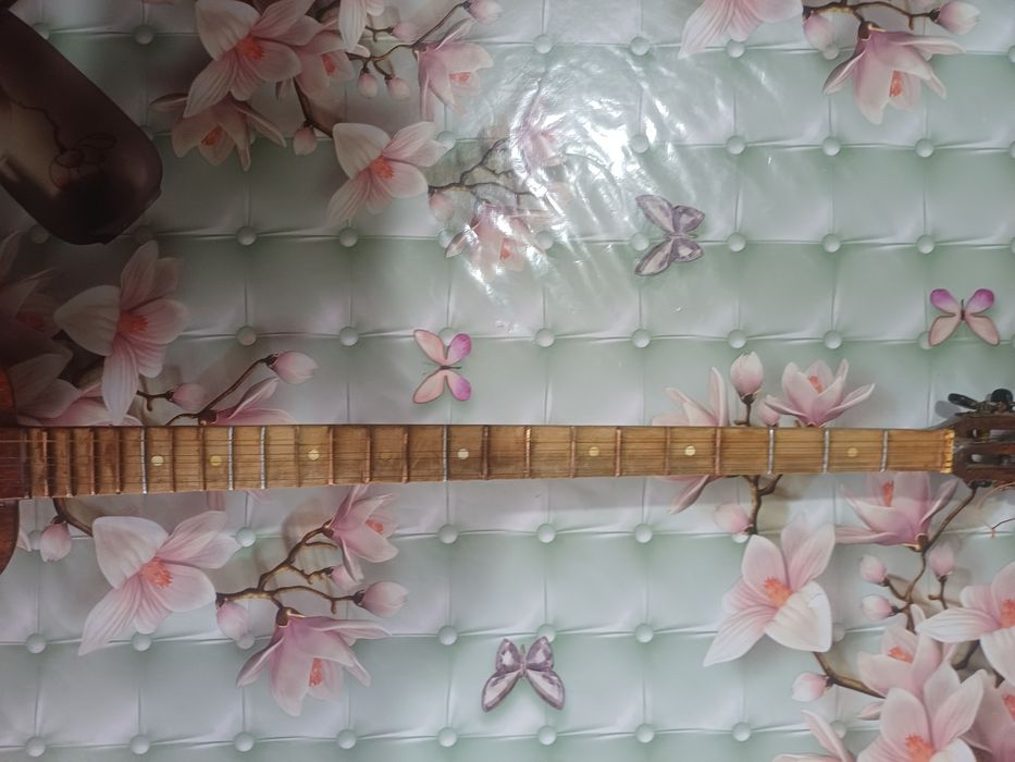 Рубоб сози яхши ,овози,зур,