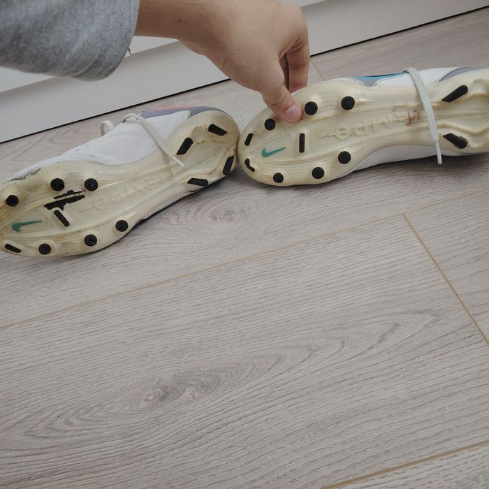 Vând adidași pt fotbal