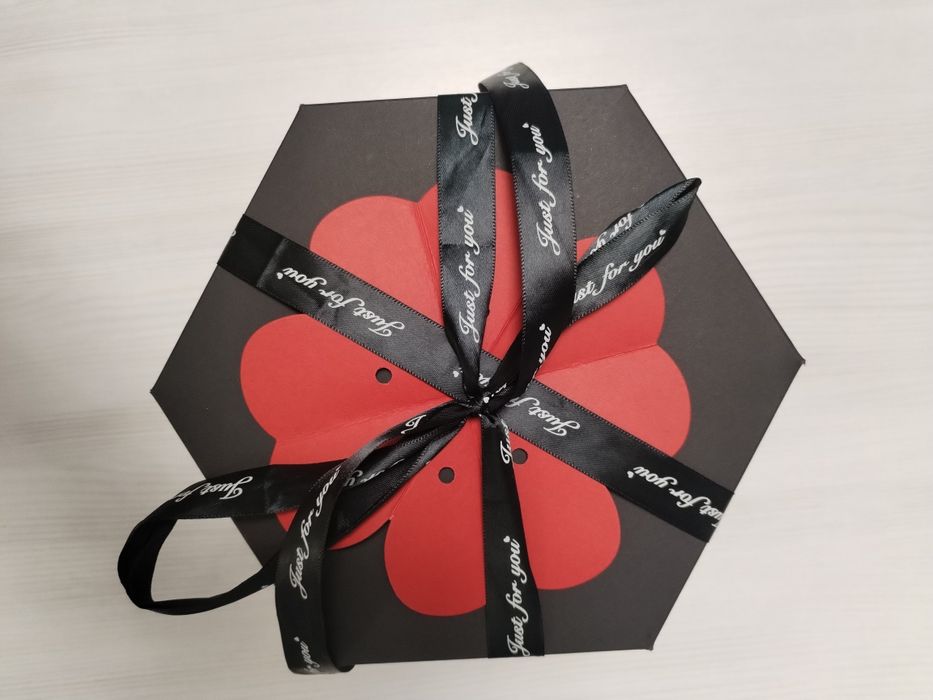 Un cadou de neuitat - cutie explozivă