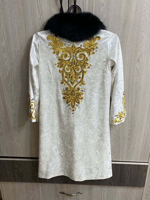 Продам костюмы