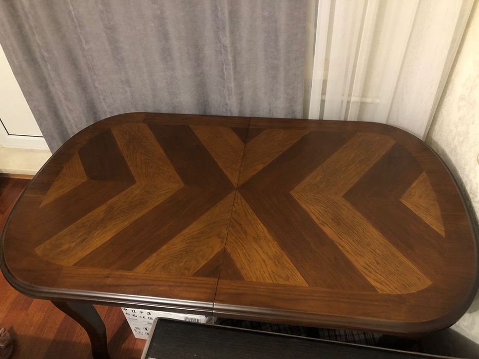 Стол для гостинной