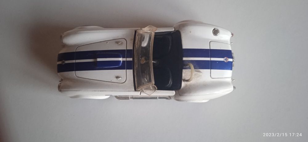 Продавам метални колички Kinsmart