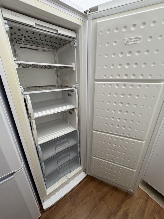 Продам морозильник