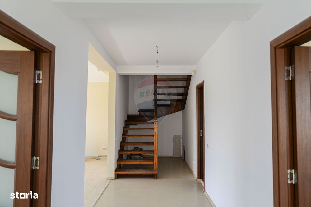 De vanzare casa + hala, teren 580mp, ideala business/service auto