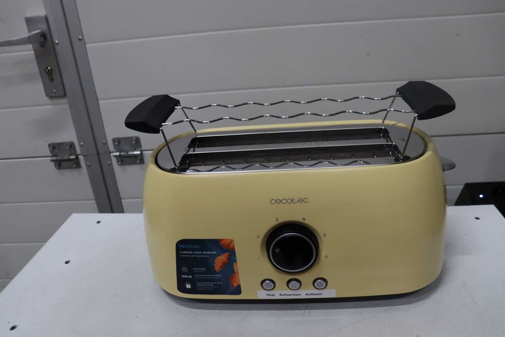 Тостер Cecotec ClassicToast Digital 15000 Yellow Extra Double, 1500 W, Капацитет за 4 филийки хляб, 2 екстра широки дълги отделения, LED светлина
