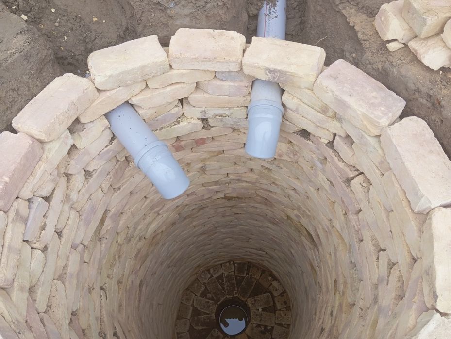 Kalodes kanalizatsiya uchun transhey qozish xizmati