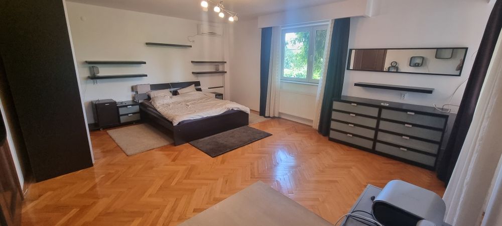 Voluntari vila 7 camere + spatiu depozit 200mp + garaj