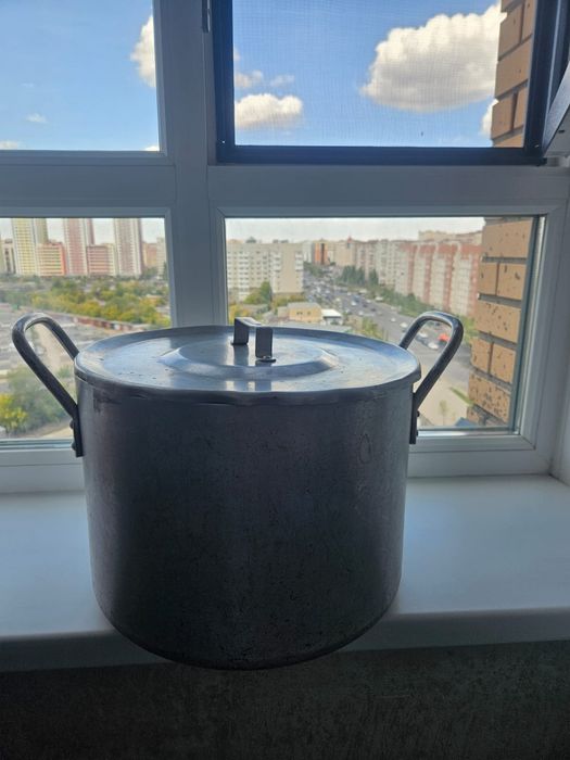 Продам 2 большие кастрюли (40 л и 20 л) с крышками — Отличное состояни