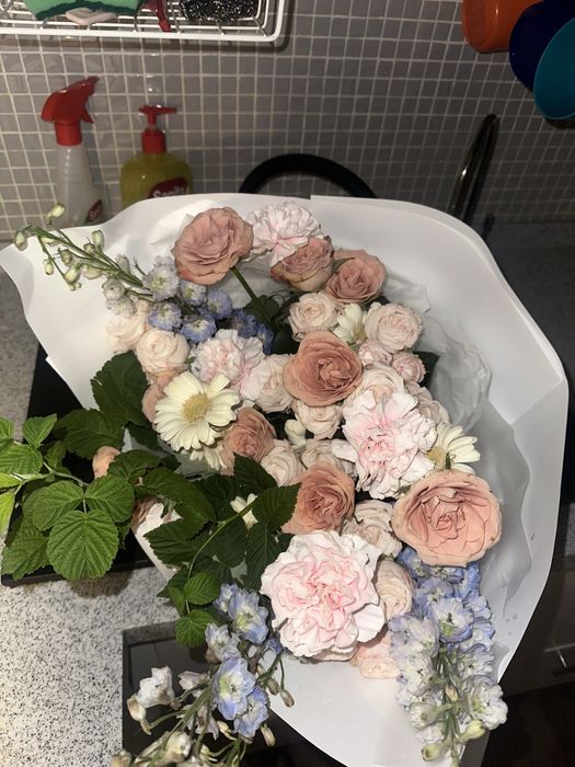 Цветы подарены вчера