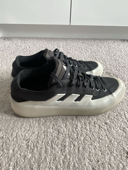 Adidasi adidas marimea 43