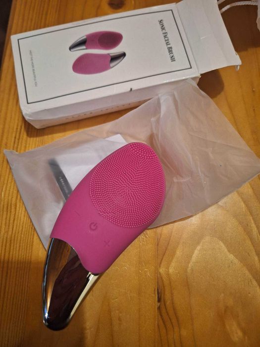 Ултразвукова четка за почистване на лице