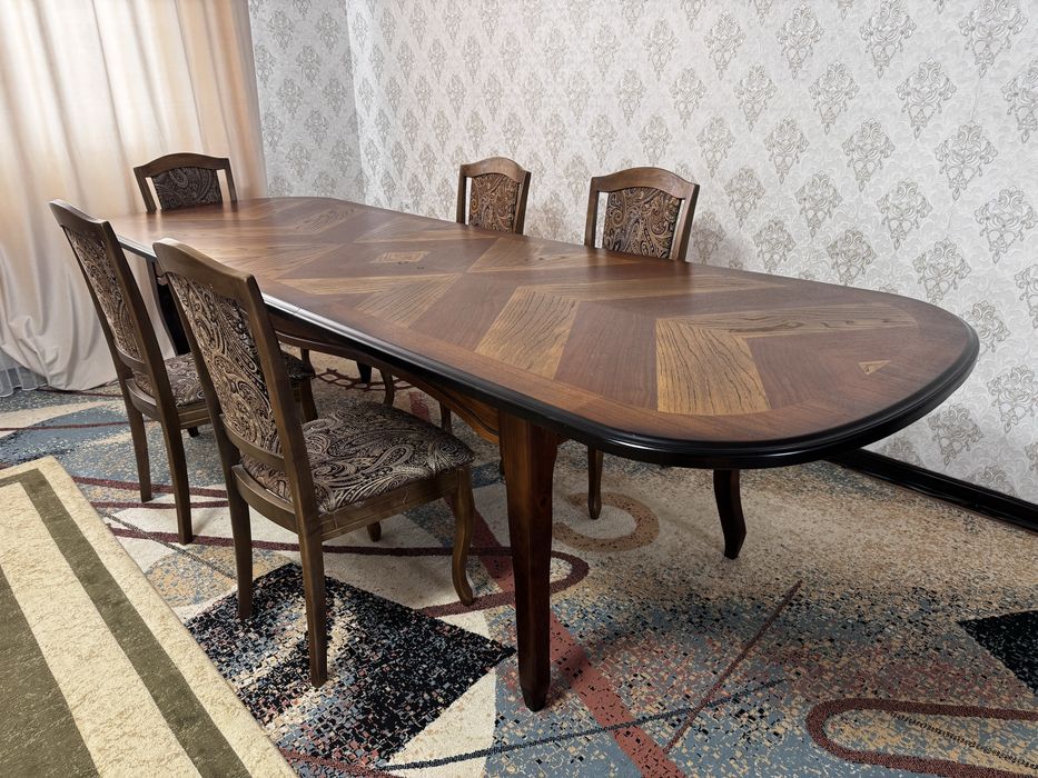 Продам стол гостинный