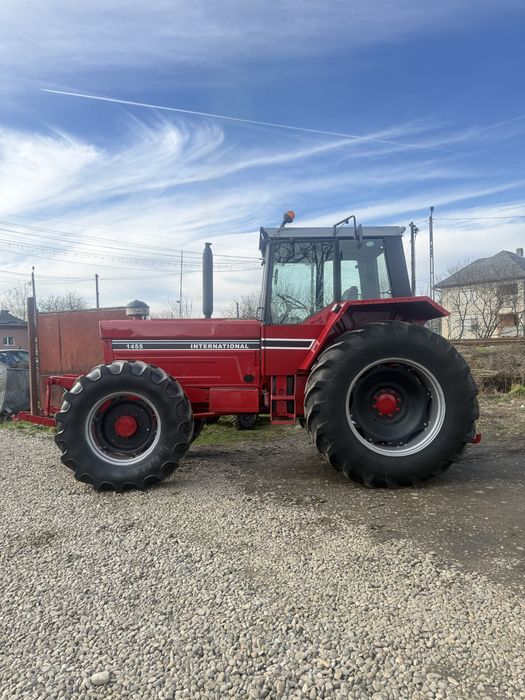 Vand sau schimb tractor International 1455