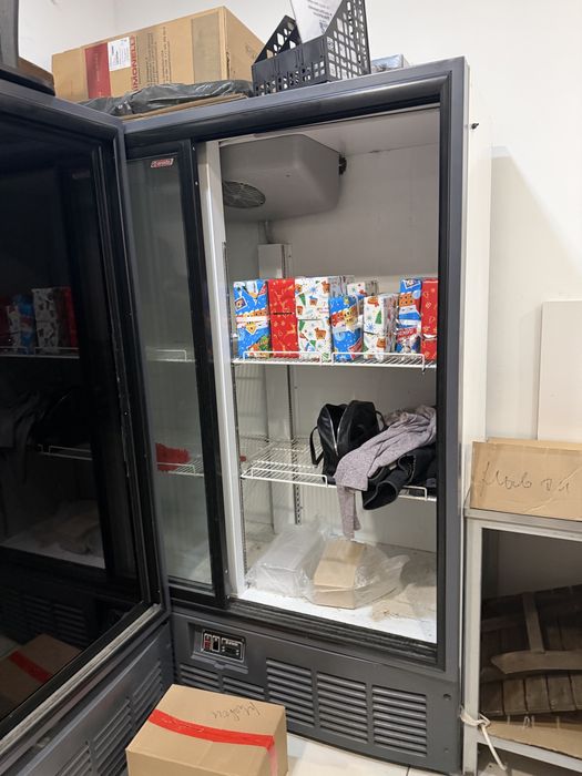 Продам виртриный холодильный шкаф