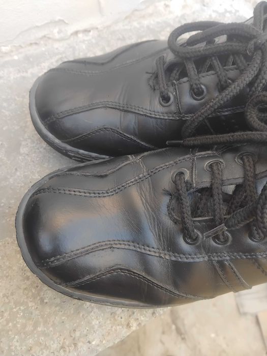 Продавам обувки от естествена кожа