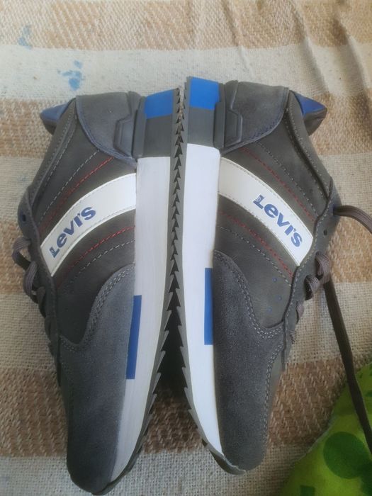 Papuci levis adidasi