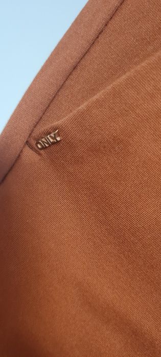 pantaloni ,culoare caramiziu