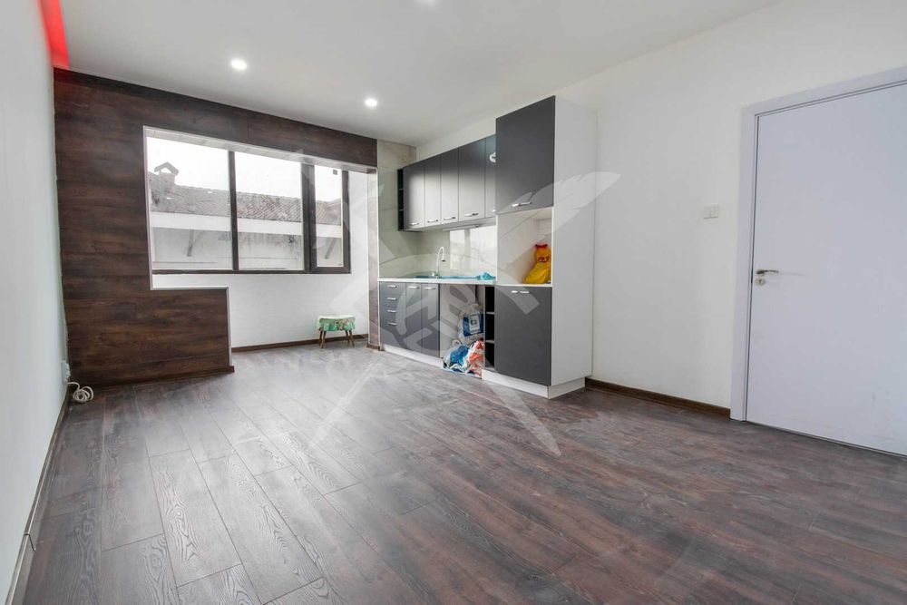 Продава се Двустаен апартамент в София, Надежда 4 - 73 кв.м за 2179 €/кв.м - Снимка #2