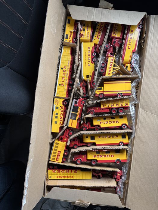 Camioane de colectie noi