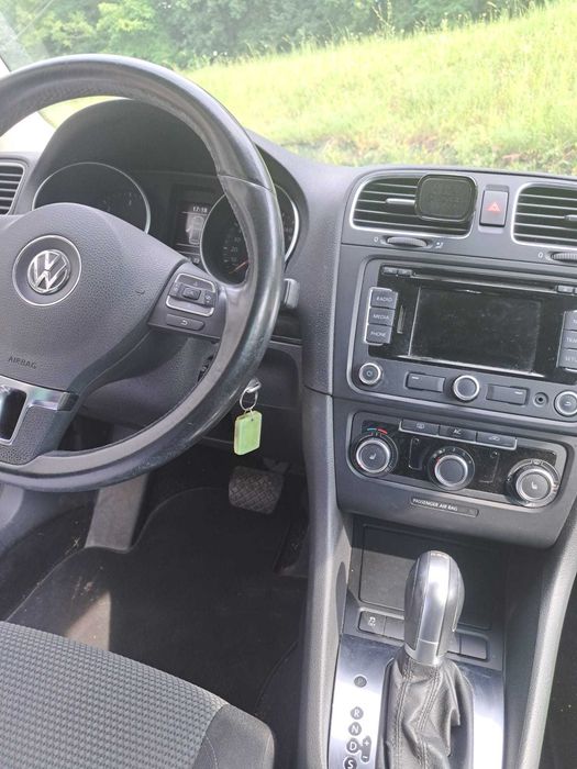 Vând Volkswagen Golf VI 1,6 TDI