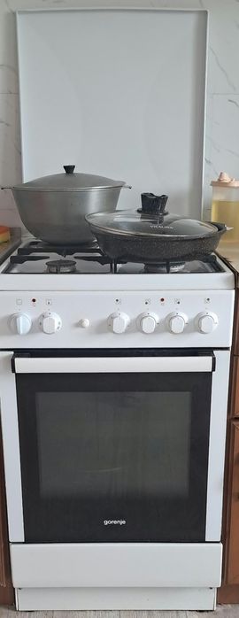 Продам газовую плиту