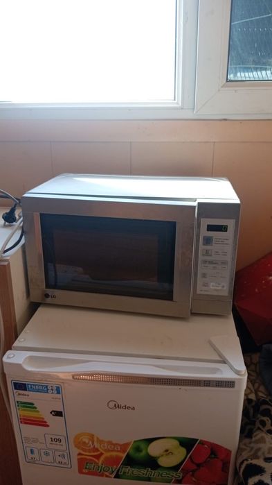 Холодильник и микроволновка