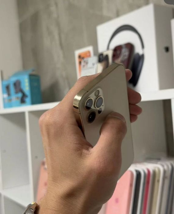 iPhone 12 Pro в идеальном состоянии
