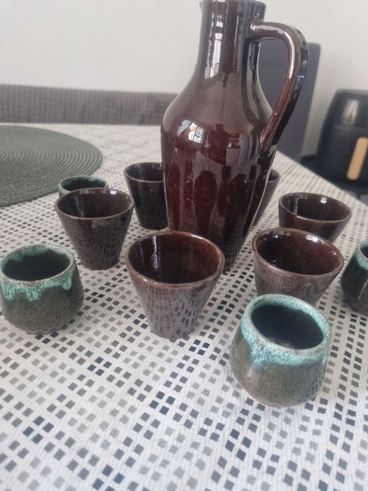 Антични чаши и кана