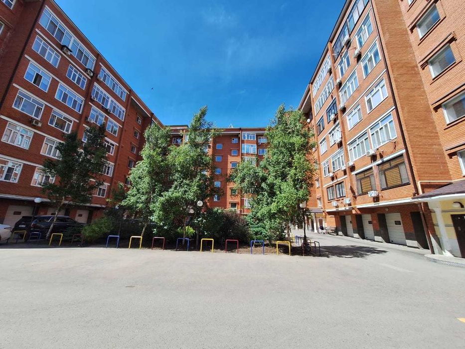 Продаётся 2 комн. квартира, район памятника Маншук Маметовой